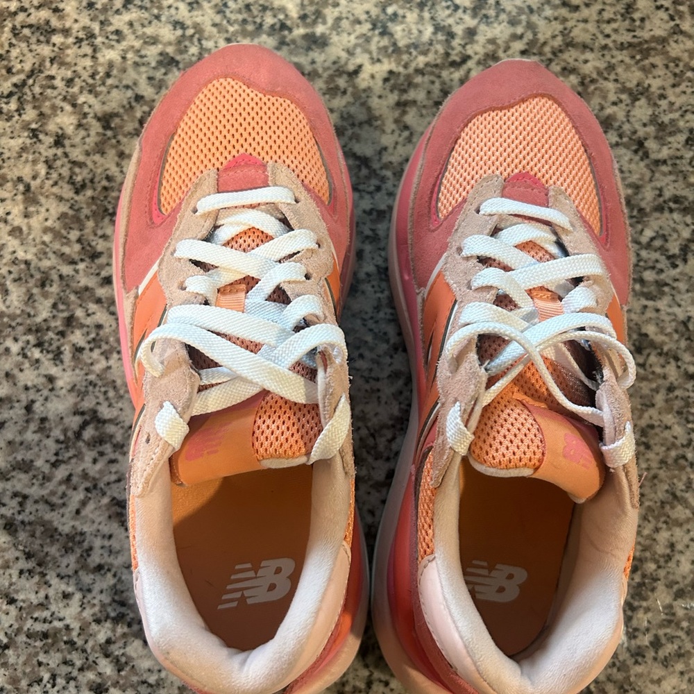 Viral Pink and orange sold out new balance sneakers - Picture 5 of 6
